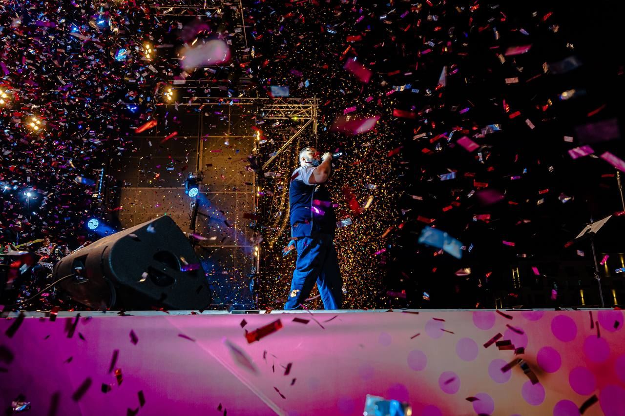 Jah Khalib рассказал о своей супруге-украинке и любви к Азербайджану.  В Sea Breeze Resort открылся сезон летних концертов (ФОТО)