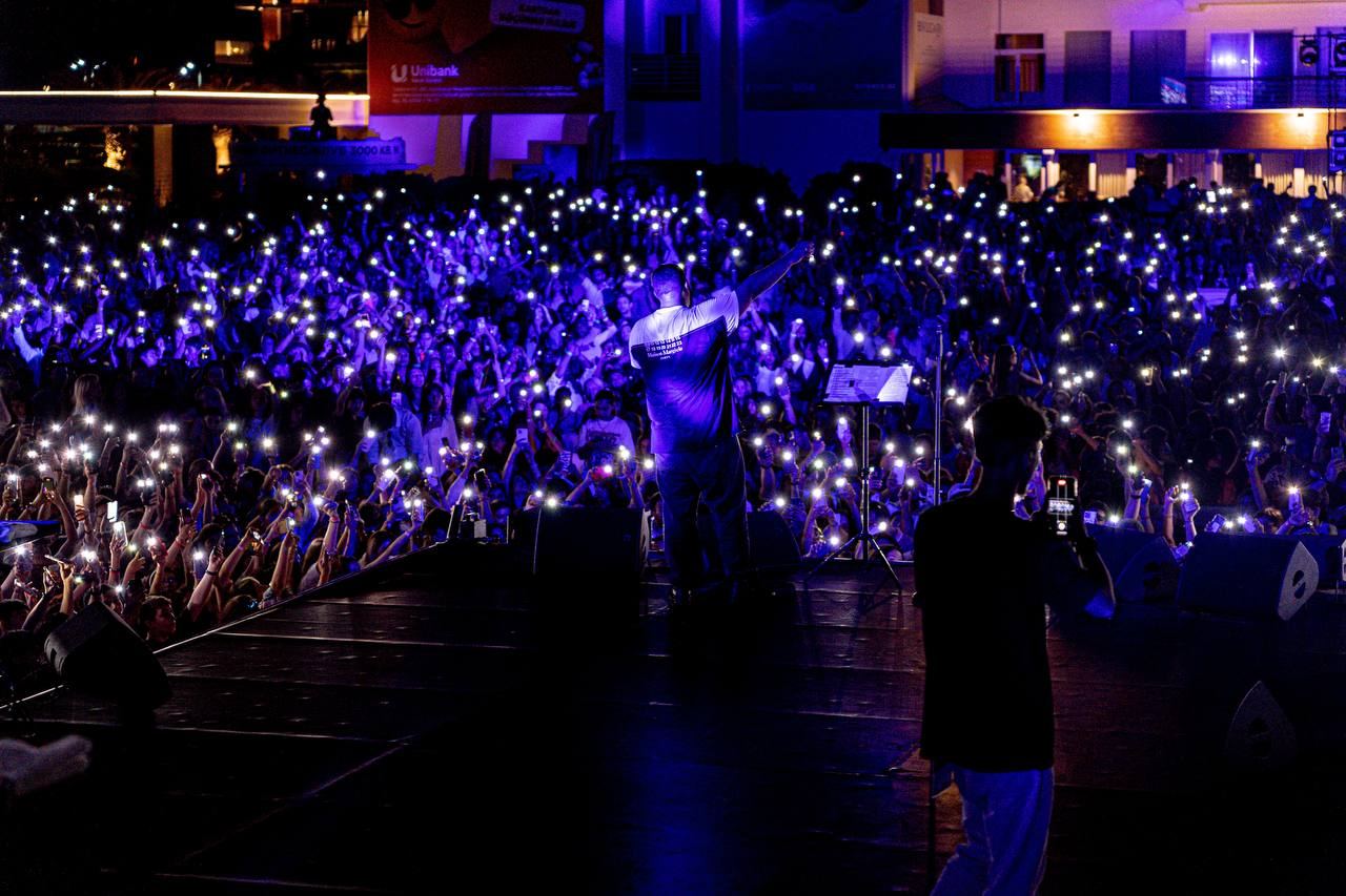 Jah Khalib рассказал о своей супруге-украинке и любви к Азербайджану.  В Sea Breeze Resort открылся сезон летних концертов (ФОТО)