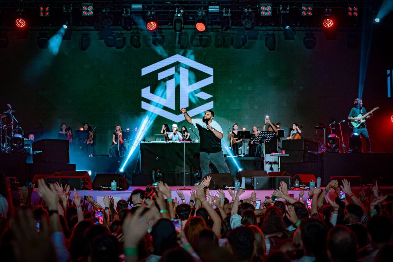 Jah Khalib рассказал о своей супруге-украинке и любви к Азербайджану.  В Sea Breeze Resort открылся сезон летних концертов (ФОТО)