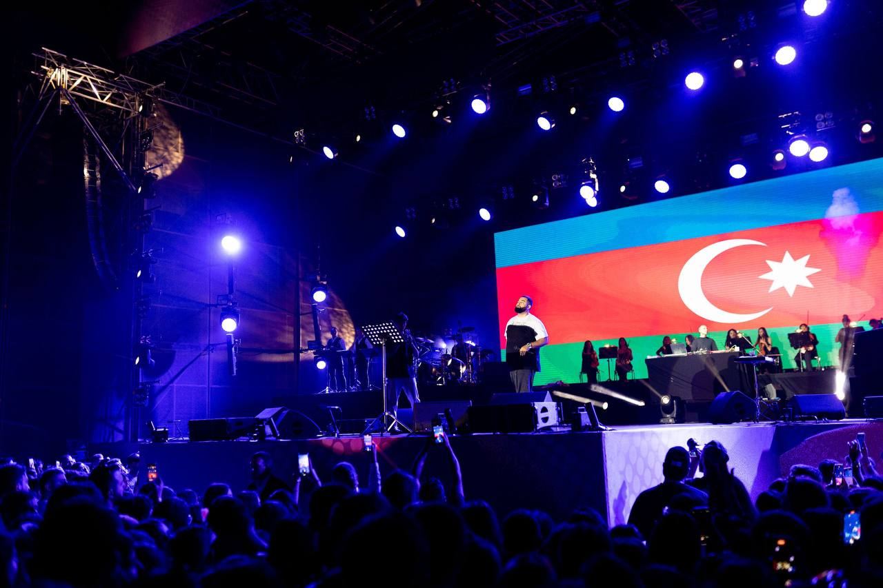 Jah Khalib рассказал о своей супруге-украинке и любви к Азербайджану.  В Sea Breeze Resort открылся сезон летних концертов (ФОТО)