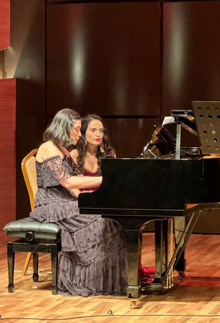 Музыкальное путешествие с азербайджанскими красавицами (ВИДЕО, ФОТО)