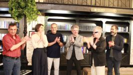 Уютное место в бакинском сквере...  "Максуд навсегда" (ФОТО)