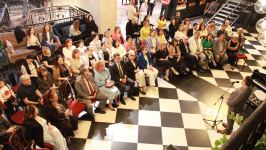 Уютное место в бакинском сквере...  "Максуд навсегда" (ФОТО)