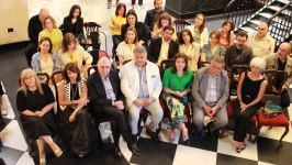 Уютное место в бакинском сквере...  "Максуд навсегда" (ФОТО)