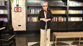 Уютное место в бакинском сквере...  "Максуд навсегда" (ФОТО)