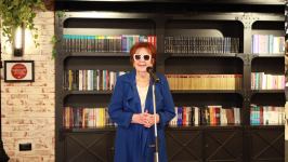 Уютное место в бакинском сквере...  "Максуд навсегда" (ФОТО)