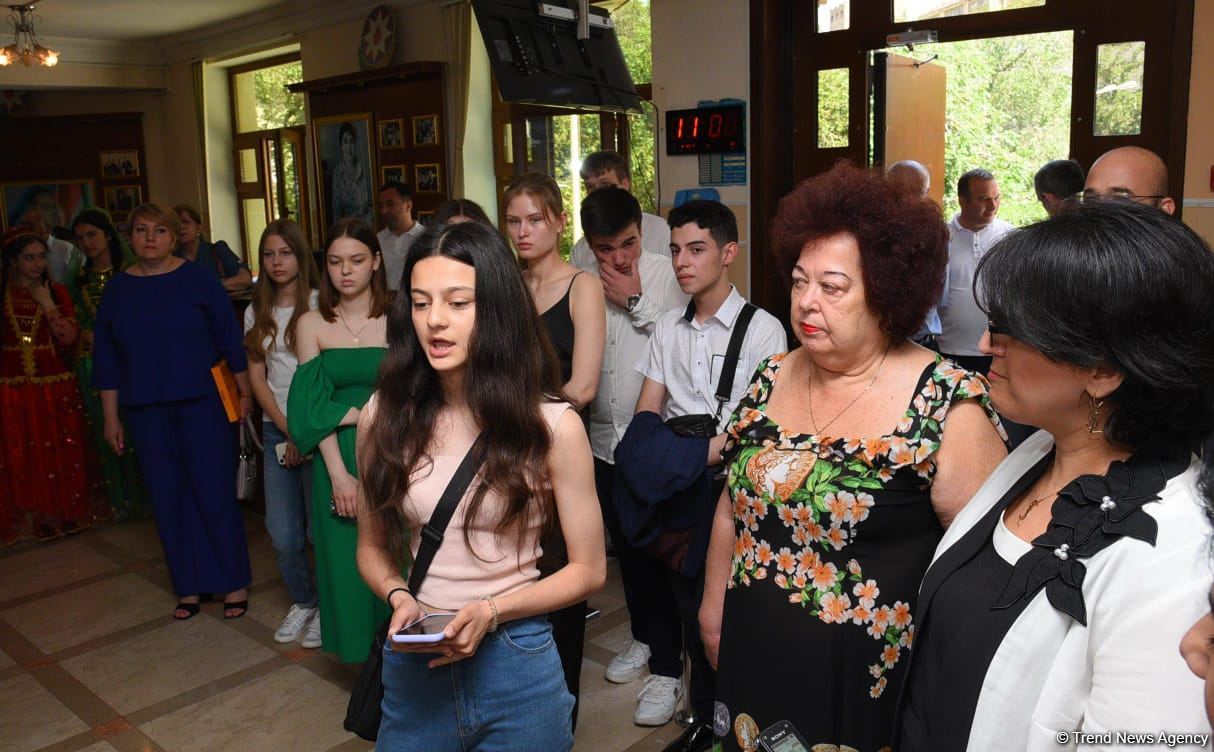 Украинские школьники посетили лицей имени академика Зарифы Алиевой (ФОТО)