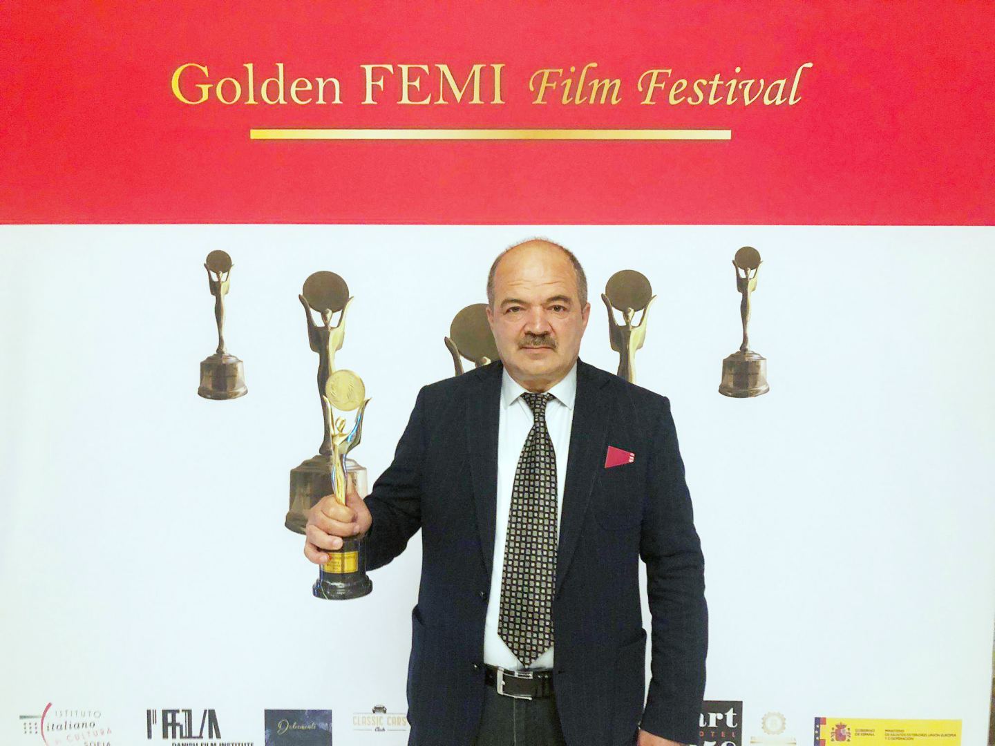 Азербайджанский режиссер награжден премией Golden FEMI Film Festival в Болгарии (ФОТО)