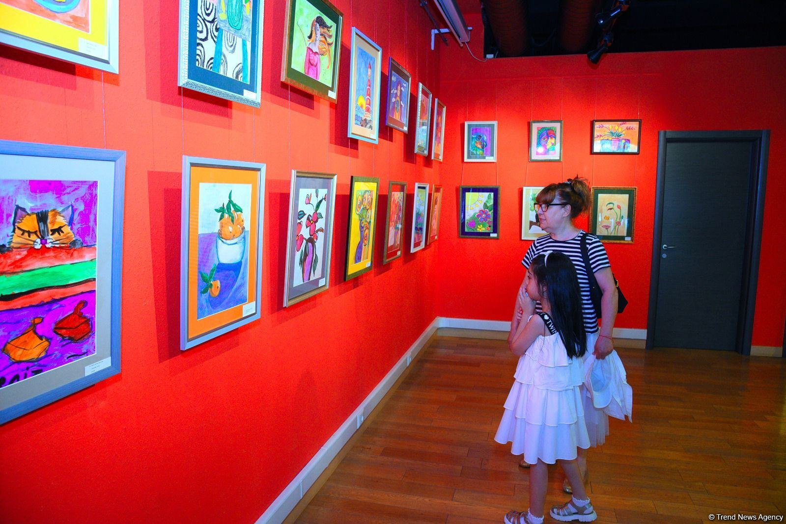 Увлекательное путешествие в мир красоты и фантазии – выставка работ учащихся Leonardo Art School Baku (ФОТО)