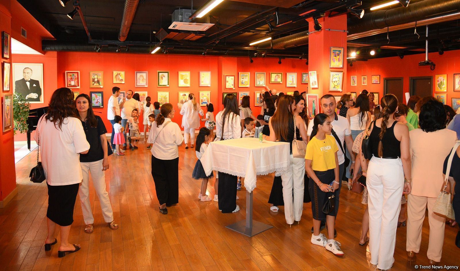 Увлекательное путешествие в мир красоты и фантазии – выставка работ учащихся Leonardo Art School Baku (ФОТО)