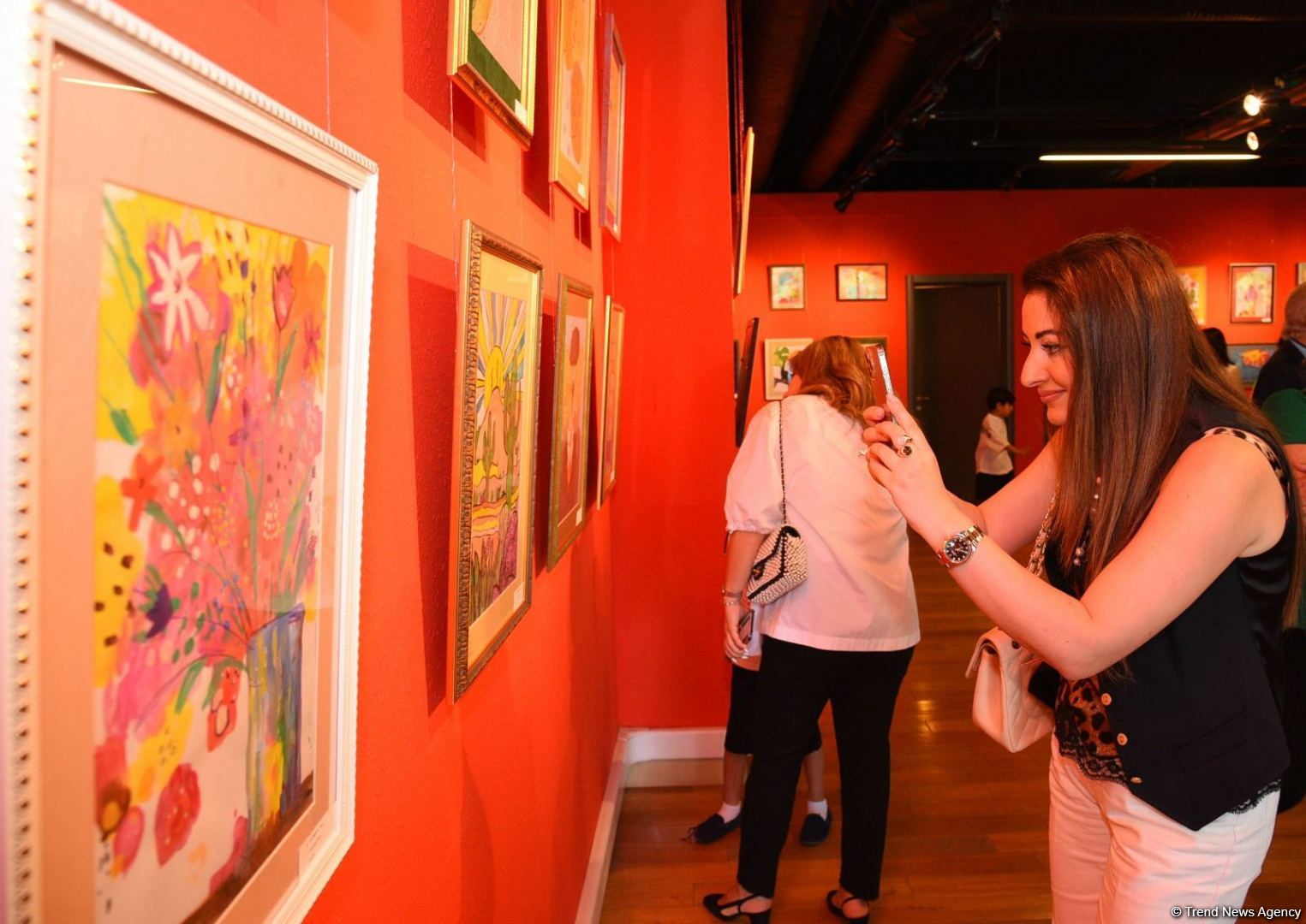 Увлекательное путешествие в мир красоты и фантазии – выставка работ учащихся Leonardo Art School Baku (ФОТО)