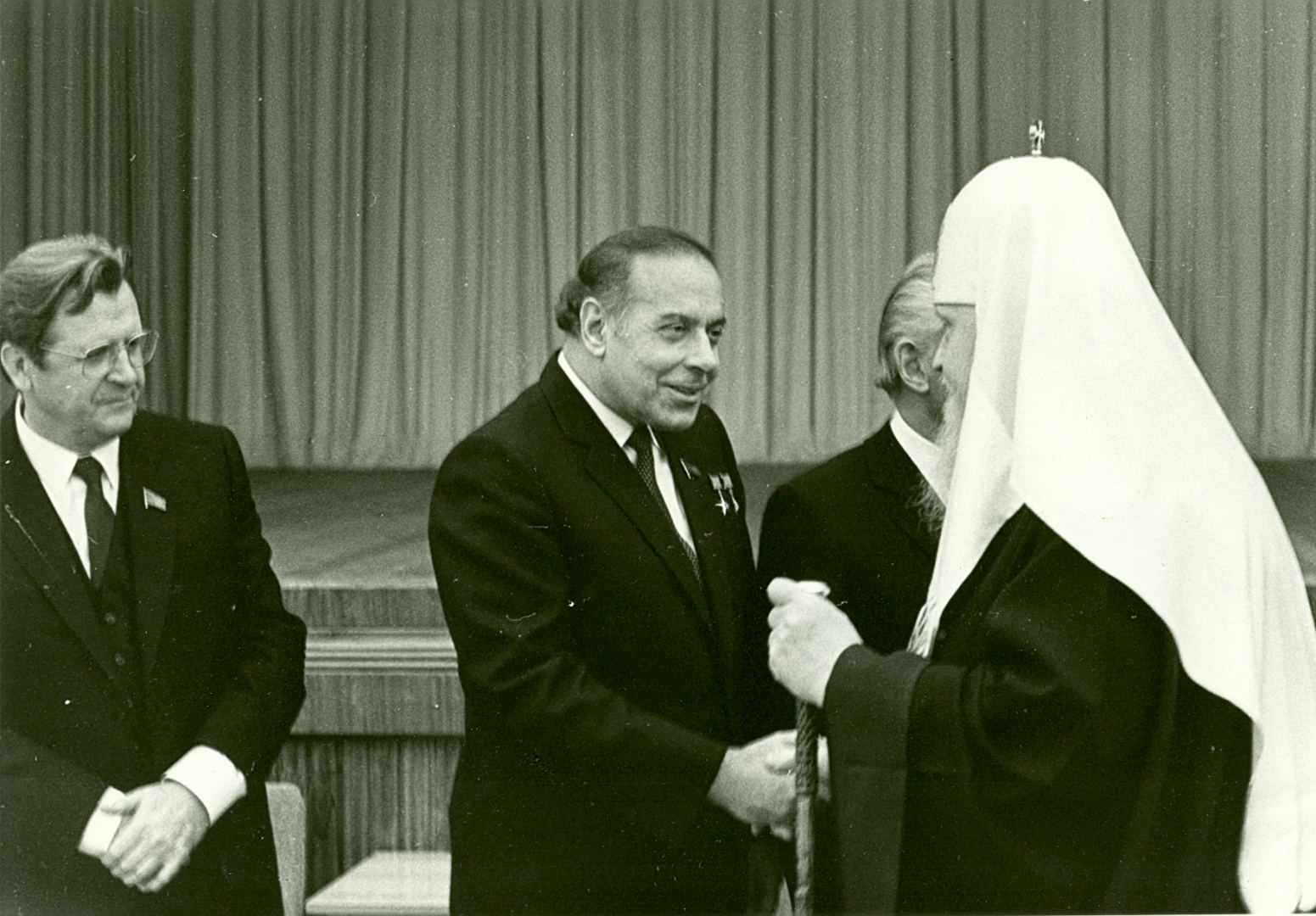 Гейдар Алиев был в Политбюро представителем Востока, и Восток это очень высоко ценил - беседа Эльмиры Ахундовой с Александром Гавриловым (ФОТО)