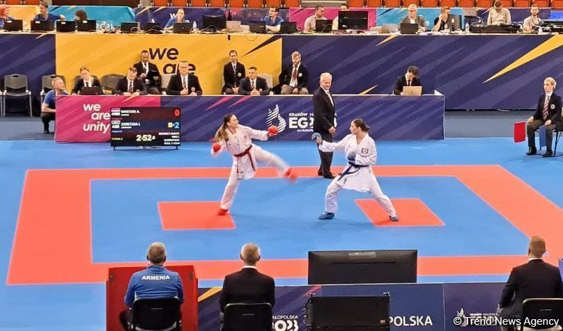 Азербайджанская каратистка с разгромным счетом одержала победу над соперницей из Армении  (ФОТО)
