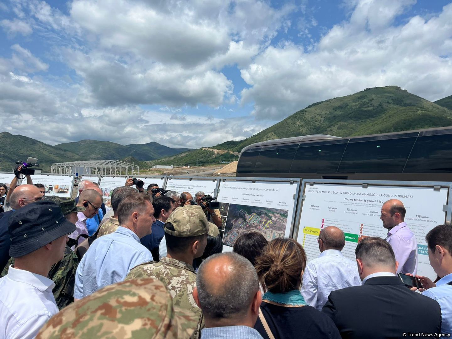 Представители дипкорпуса ознакомились со строящимся агропромышленным парком в Лачине (ФОТО)