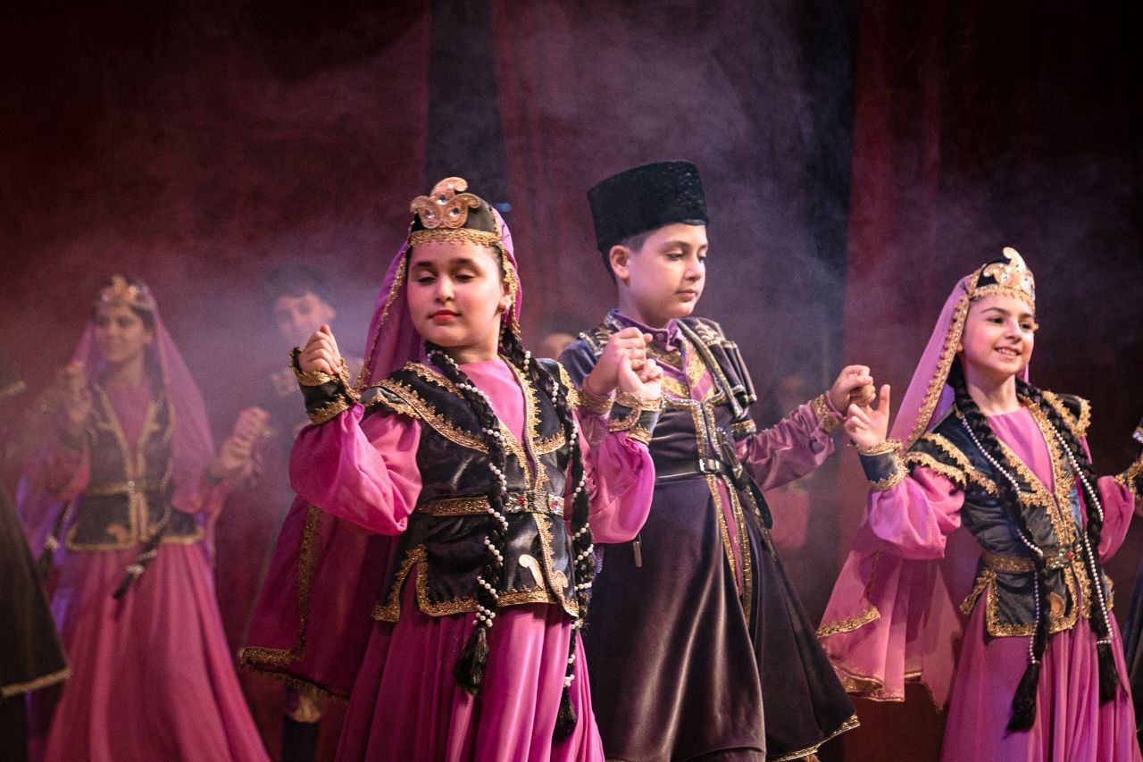 Актеры фильма "Асиф, Васиф, Агасиф" встретились 40 лет спустя – юбилей ансамбля Alov (ВИДЕО, ФОТО)