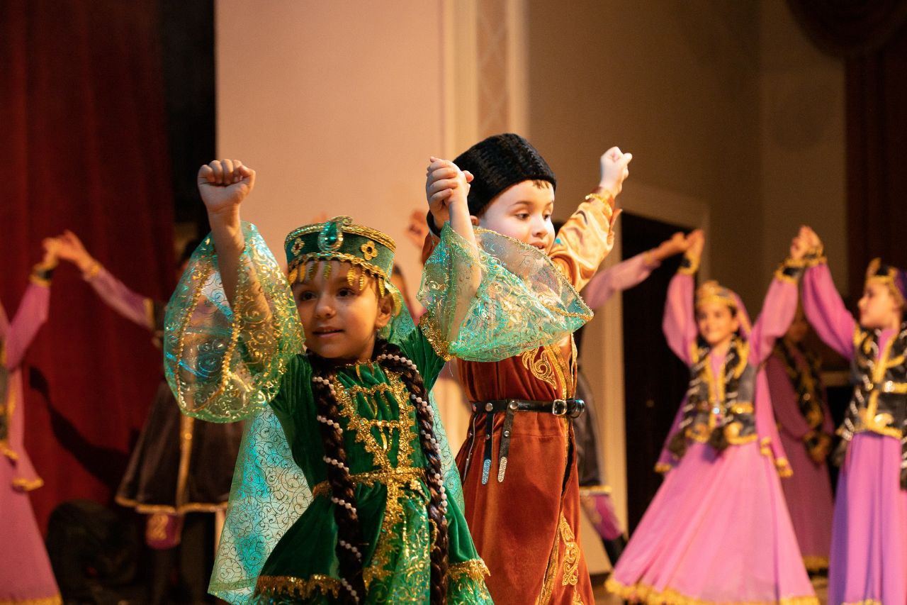 Актеры фильма "Асиф, Васиф, Агасиф" встретились 40 лет спустя – юбилей ансамбля Alov (ВИДЕО, ФОТО)