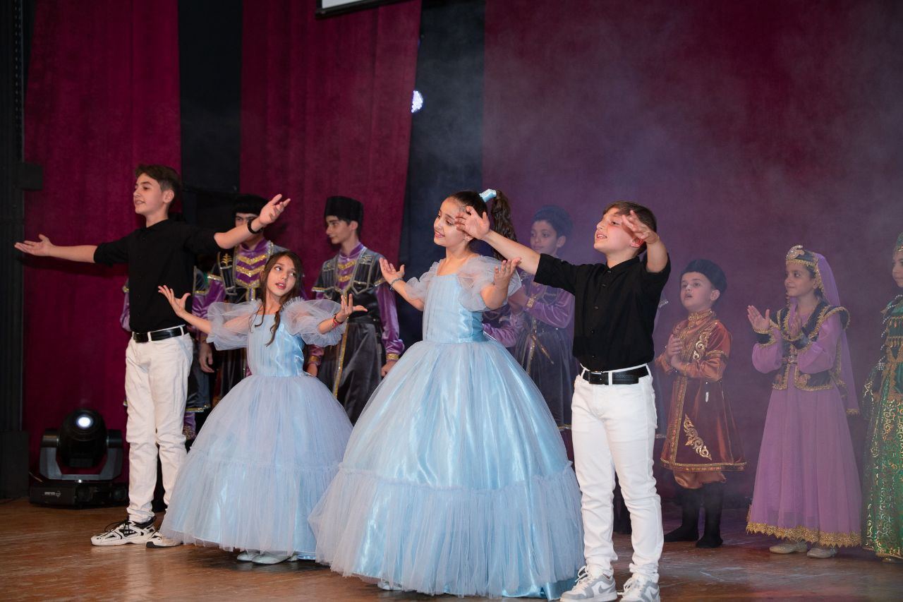 Актеры фильма "Асиф, Васиф, Агасиф" встретились 40 лет спустя – юбилей ансамбля Alov (ВИДЕО, ФОТО)