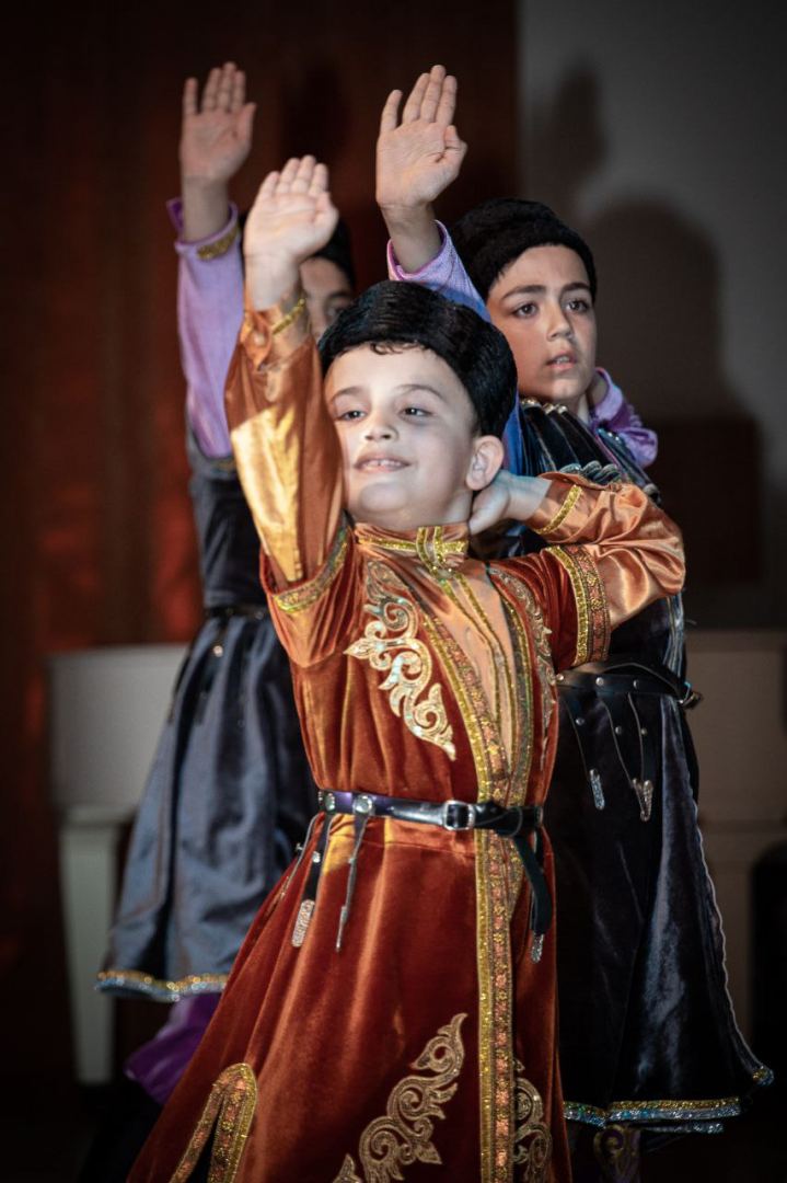 Актеры фильма "Асиф, Васиф, Агасиф" встретились 40 лет спустя – юбилей ансамбля Alov (ВИДЕО, ФОТО)