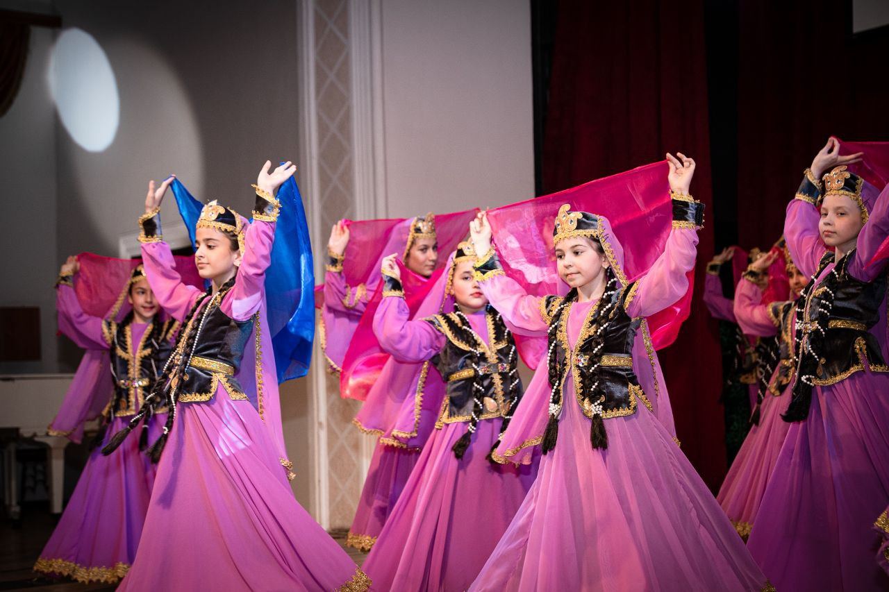 Актеры фильма "Асиф, Васиф, Агасиф" встретились 40 лет спустя – юбилей ансамбля Alov (ВИДЕО, ФОТО)