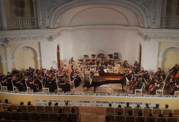 Прекрасный концерт в Баку – музыка, которая увлекает за собой и проникает в самые глубины сердец (ФОТО/ВИДЕО)