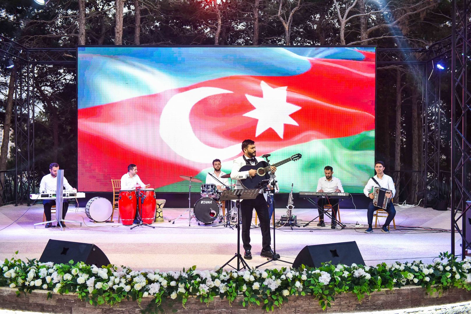 Салим Аббасов выступил в Баку с концертом – красивые и душевные песни (ФОТО)