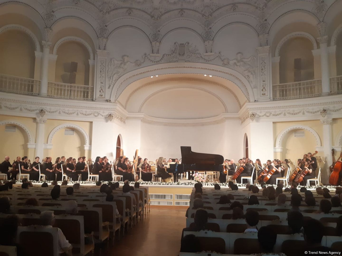 Прекрасный концерт в Баку – музыка, которая увлекает за собой и проникает в самые глубины сердец (ФОТО/ВИДЕО)