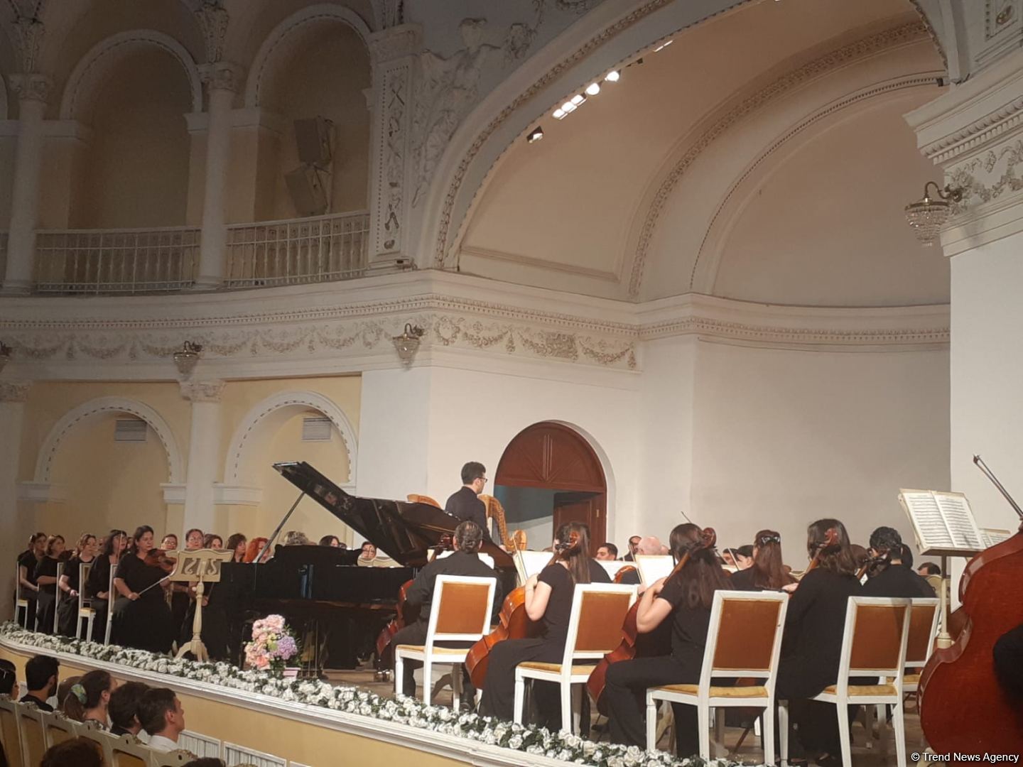 Прекрасный концерт в Баку – музыка, которая увлекает за собой и проникает в самые глубины сердец (ФОТО/ВИДЕО)