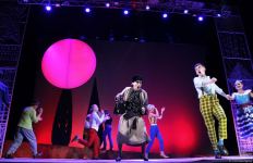 Российские актеры в Баку представили потрясающую новую версию мировой классики "Собака на сене" (ВИДЕО, ФОТО)