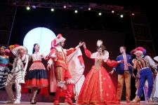 Российские актеры в Баку представили потрясающую новую версию мировой классики "Собака на сене" (ВИДЕО, ФОТО)