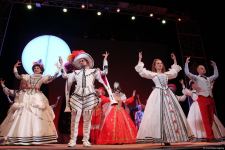 Российские актеры в Баку представили потрясающую новую версию мировой классики "Собака на сене" (ВИДЕО, ФОТО)