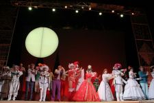 Российские актеры в Баку представили потрясающую новую версию мировой классики "Собака на сене" (ВИДЕО, ФОТО)