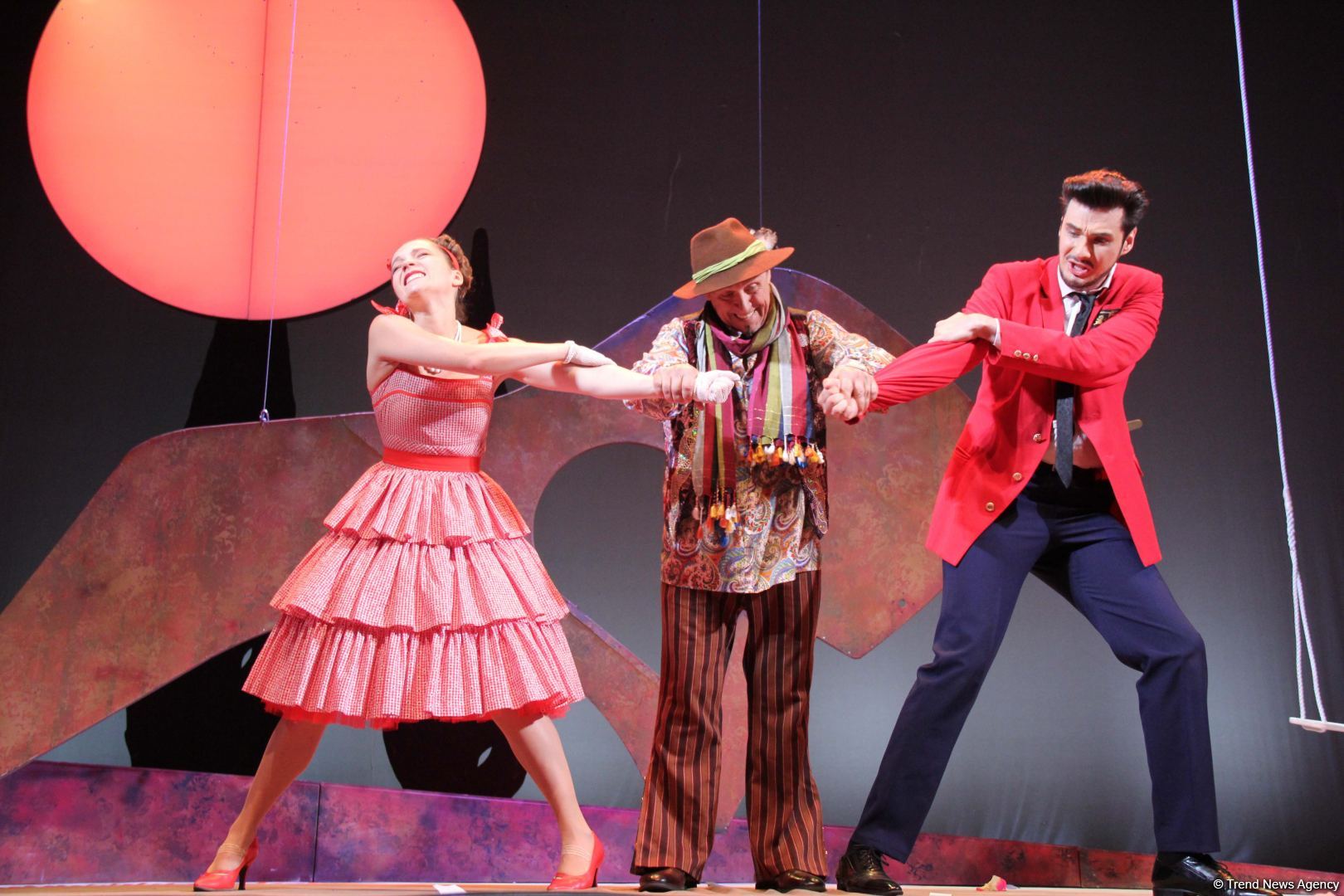 Российские актеры в Баку представили потрясающую новую версию мировой классики "Собака на сене" (ВИДЕО, ФОТО)