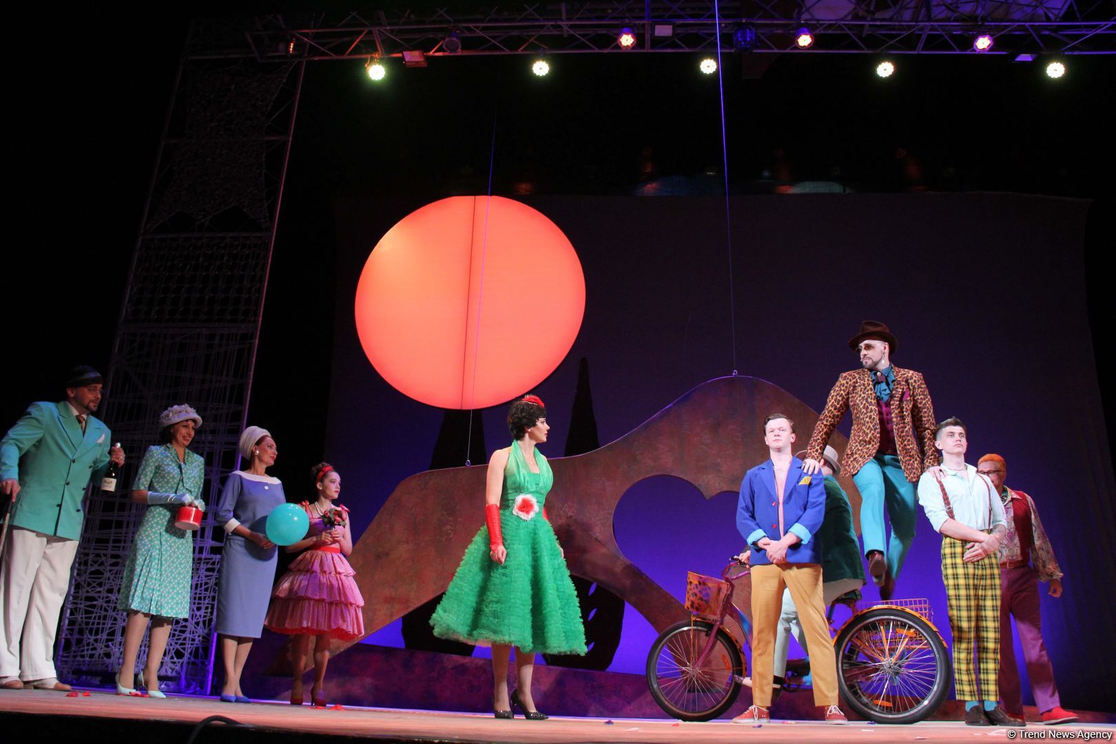 Российские актеры в Баку представили потрясающую новую версию мировой классики "Собака на сене" (ВИДЕО, ФОТО)