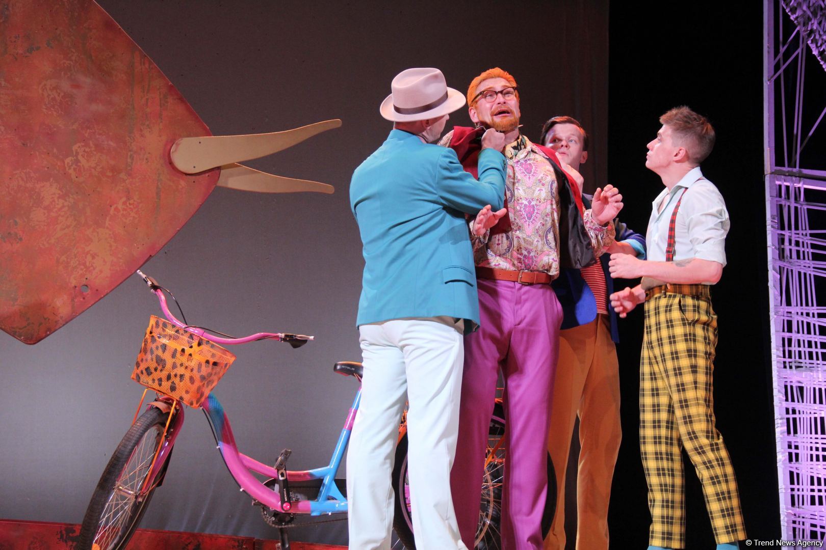 Российские актеры в Баку представили потрясающую новую версию мировой классики "Собака на сене" (ВИДЕО, ФОТО)