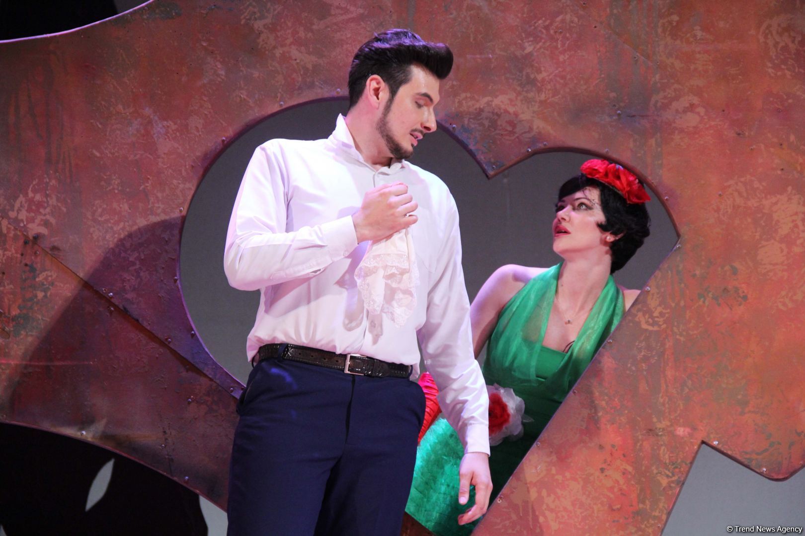 Российские актеры в Баку представили потрясающую новую версию мировой классики "Собака на сене" (ВИДЕО, ФОТО)