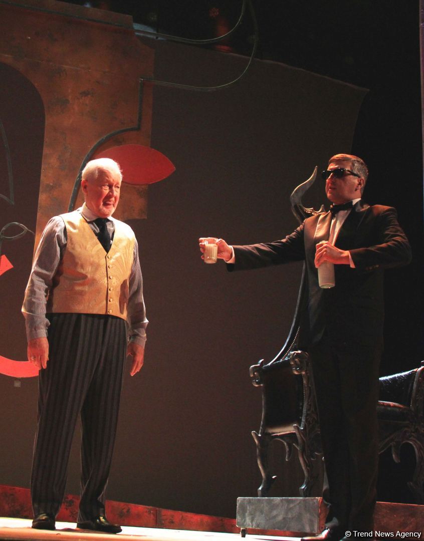 Российские актеры в Баку представили потрясающую новую версию мировой классики "Собака на сене" (ВИДЕО, ФОТО)