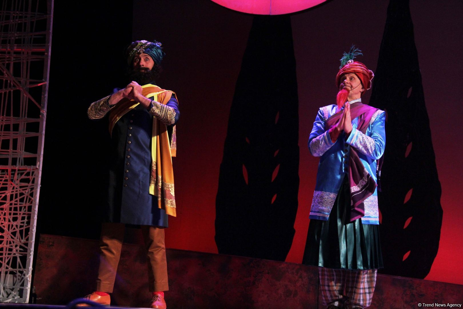 Российские актеры в Баку представили потрясающую новую версию мировой классики "Собака на сене" (ВИДЕО, ФОТО)