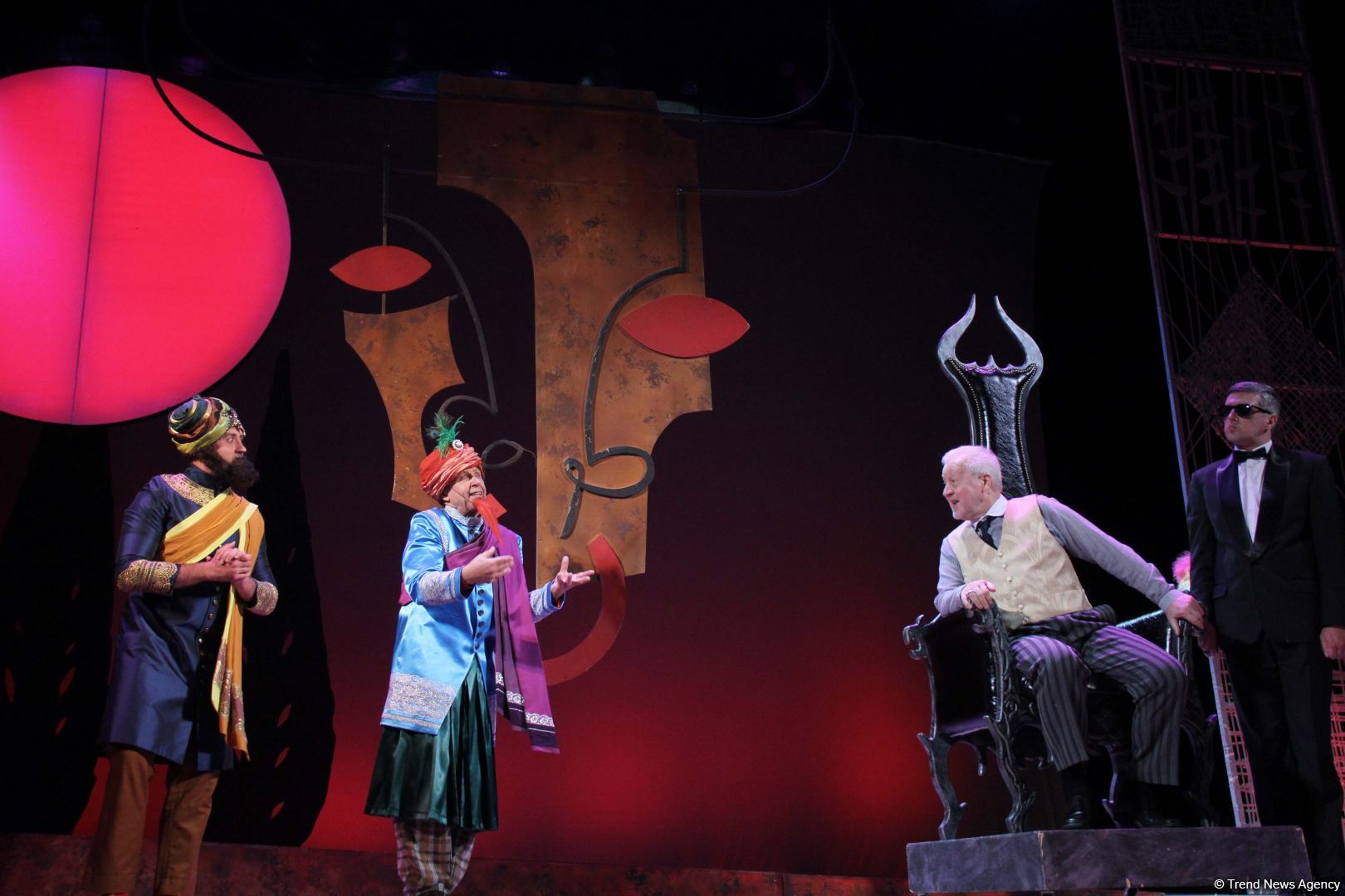 Российские актеры в Баку представили потрясающую новую версию мировой классики "Собака на сене" (ВИДЕО, ФОТО)