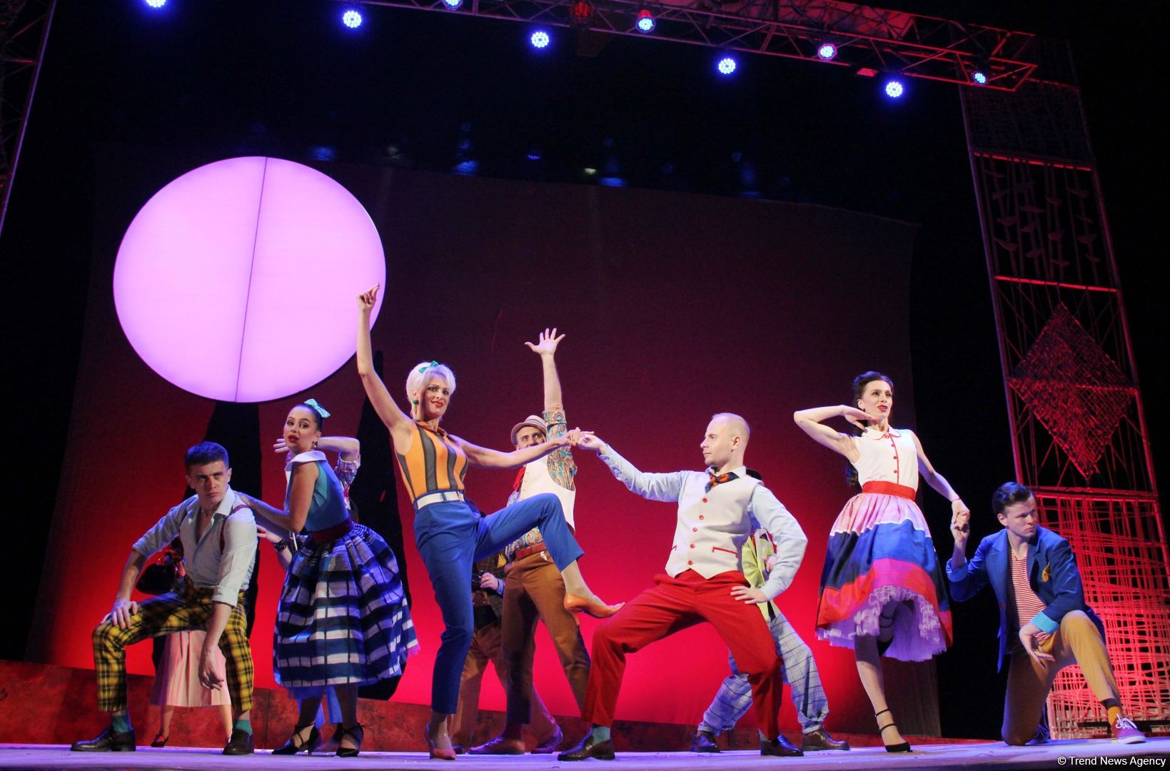 Российские актеры в Баку представили потрясающую новую версию мировой классики "Собака на сене" (ВИДЕО, ФОТО)