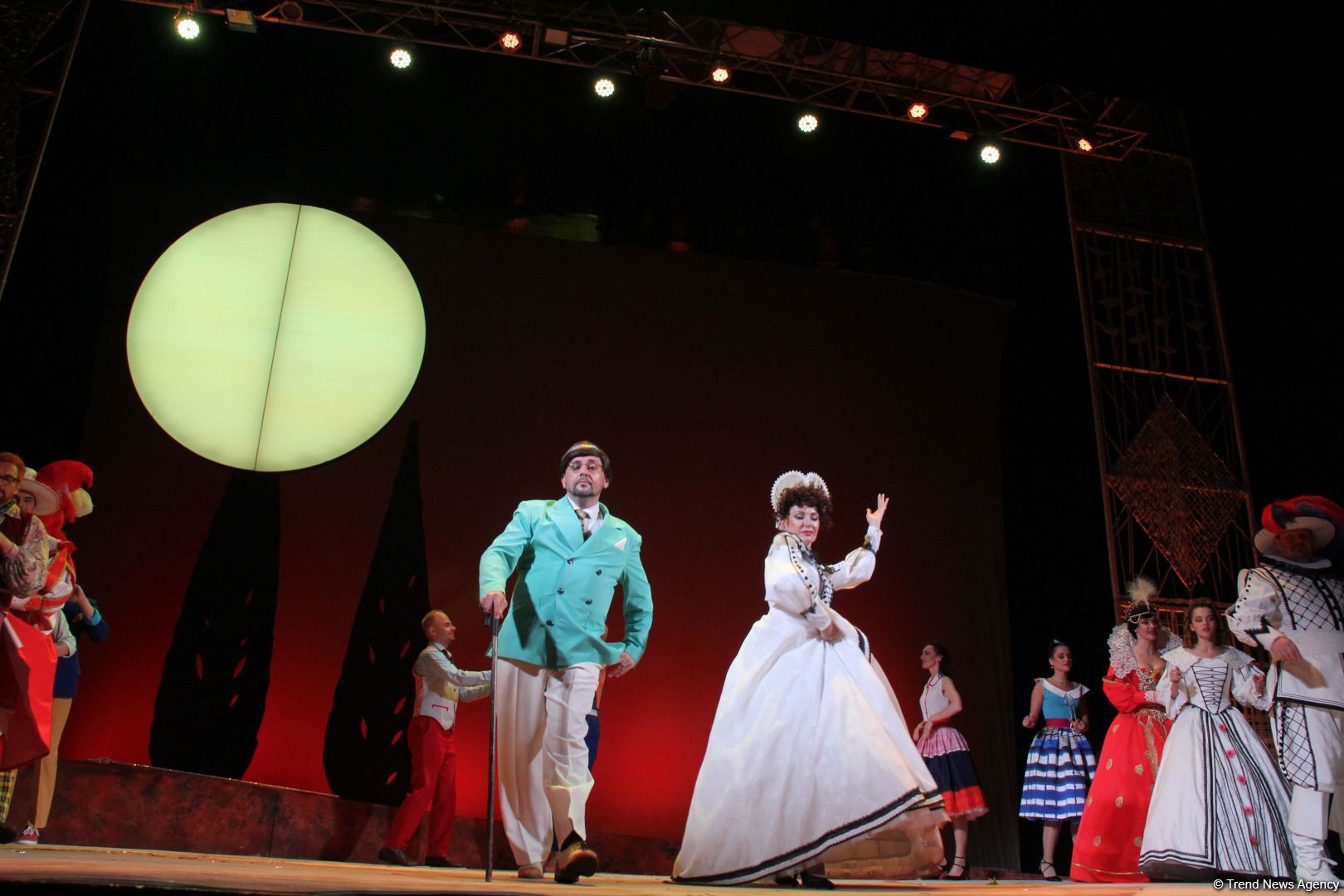 Российские актеры в Баку представили потрясающую новую версию мировой классики "Собака на сене" (ВИДЕО, ФОТО)