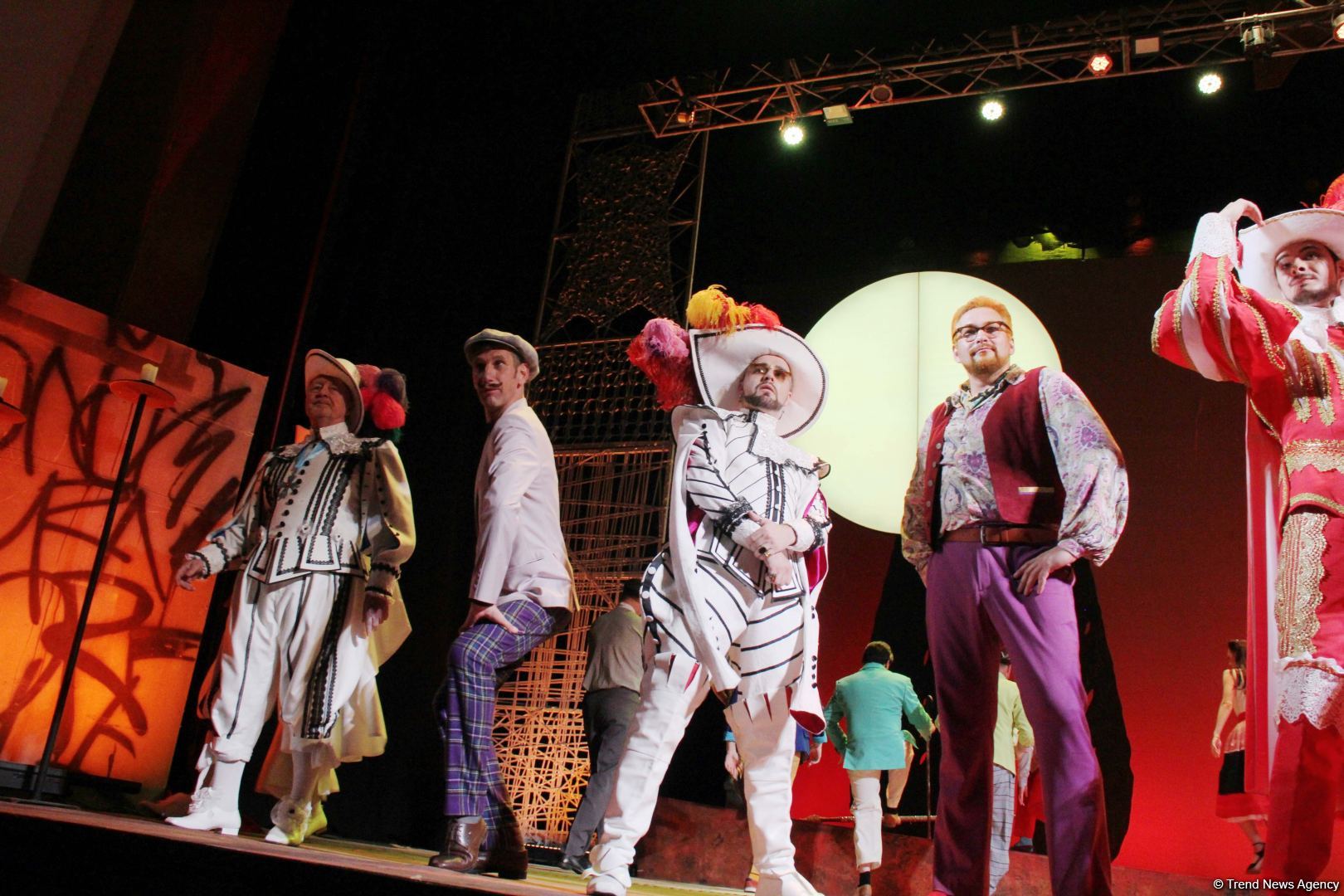 Российские актеры в Баку представили потрясающую новую версию мировой классики "Собака на сене" (ВИДЕО, ФОТО)