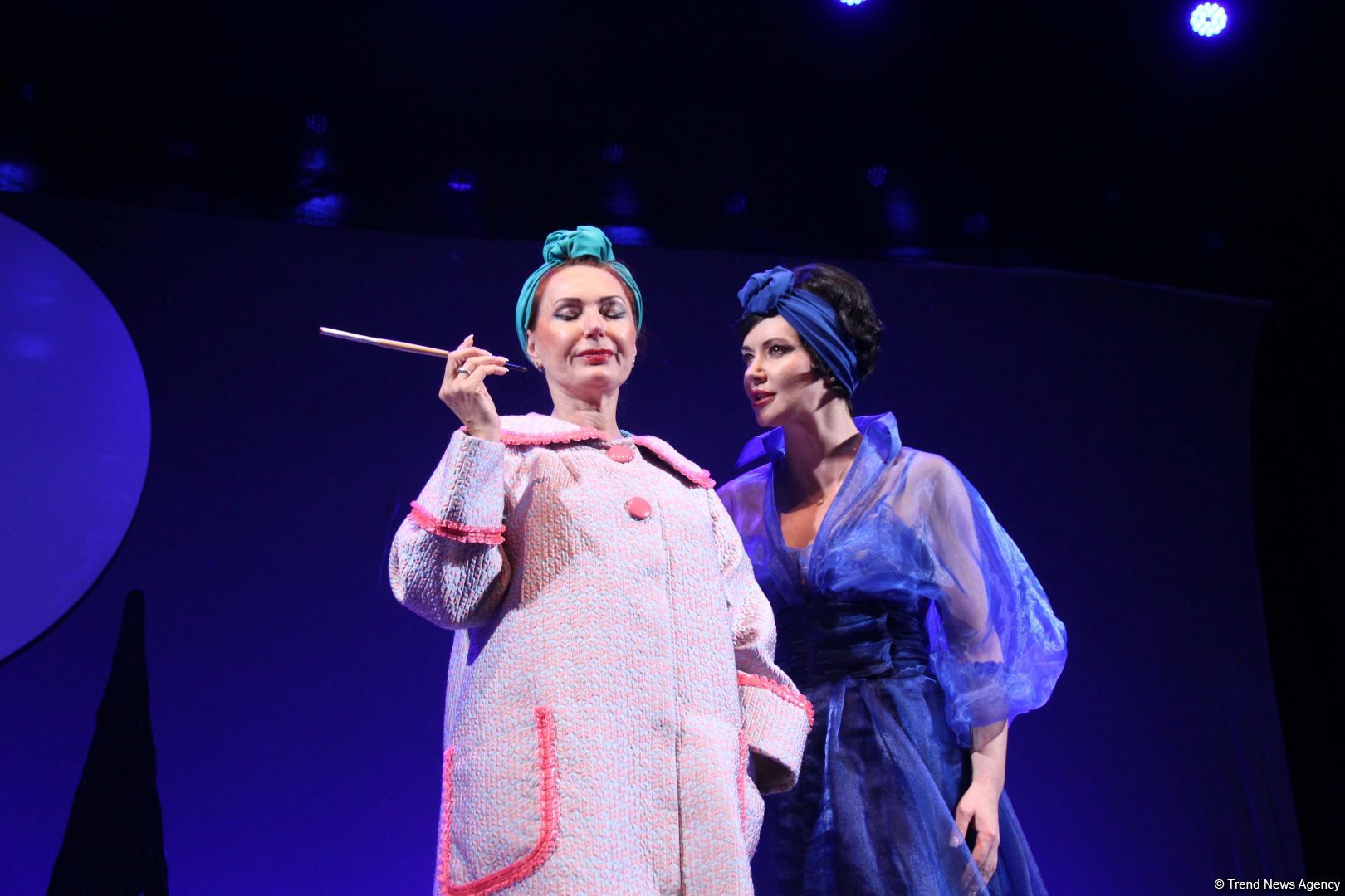 Российские актеры в Баку представили потрясающую новую версию мировой классики "Собака на сене" (ВИДЕО, ФОТО)