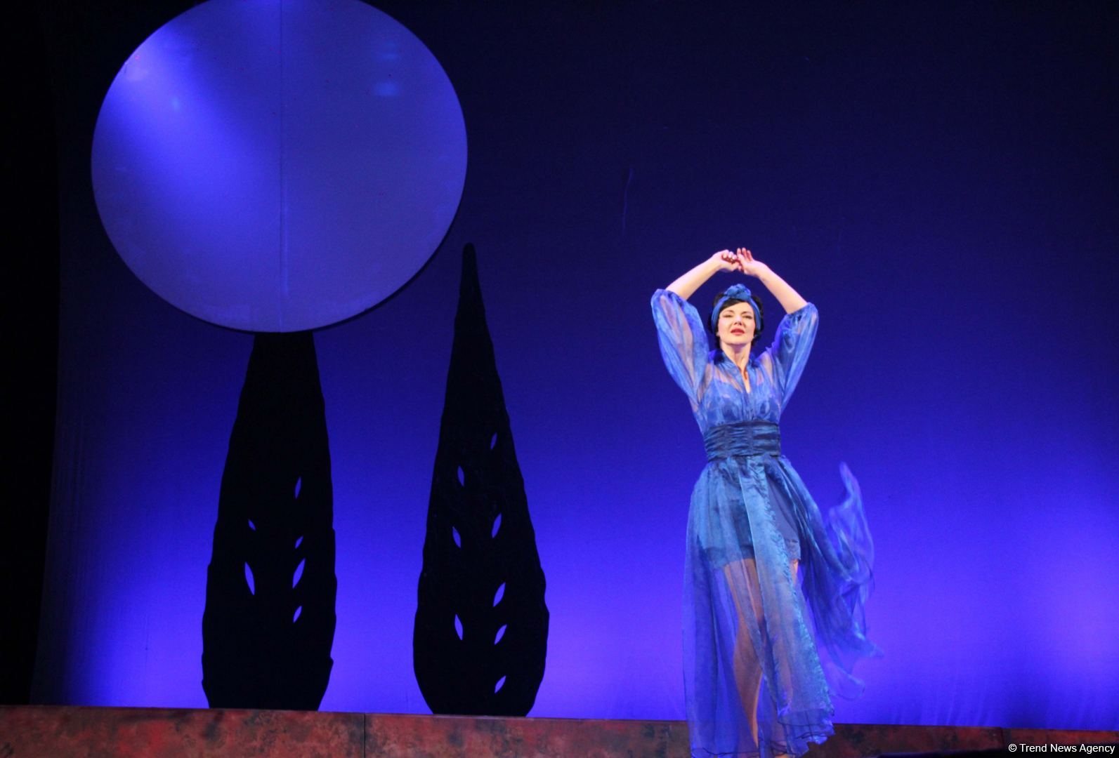 Российские актеры в Баку представили потрясающую новую версию мировой классики "Собака на сене" (ВИДЕО, ФОТО)