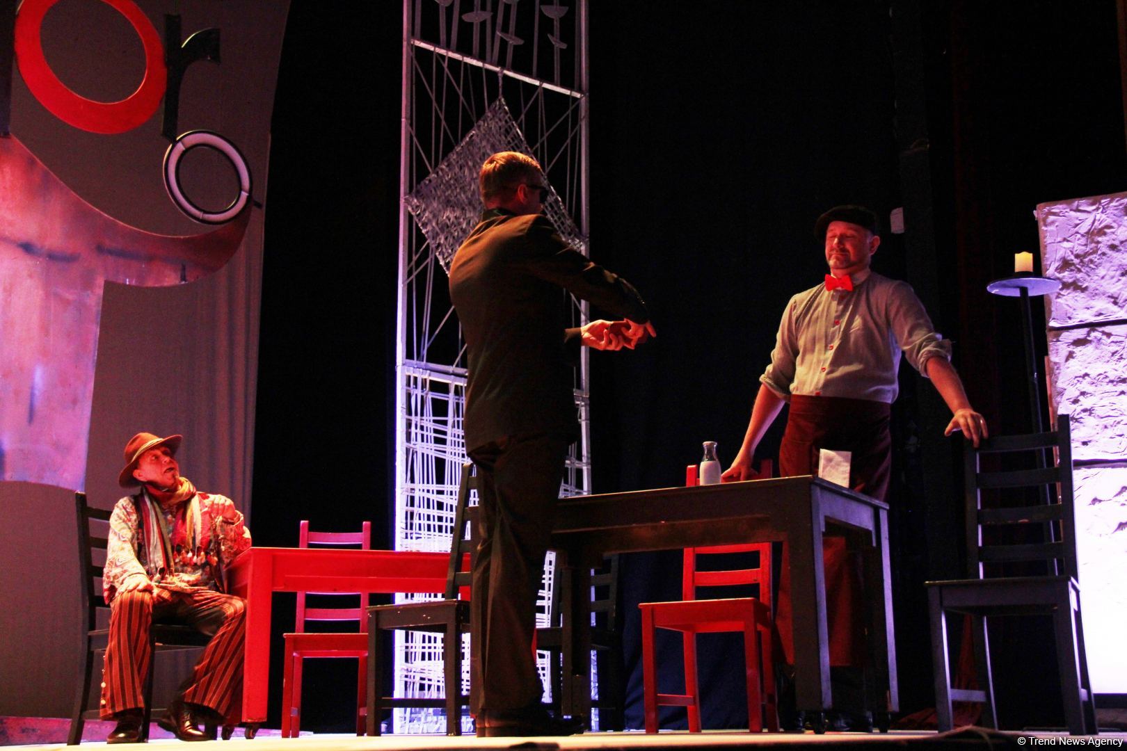 Российские актеры в Баку представили потрясающую новую версию мировой классики "Собака на сене" (ВИДЕО, ФОТО)