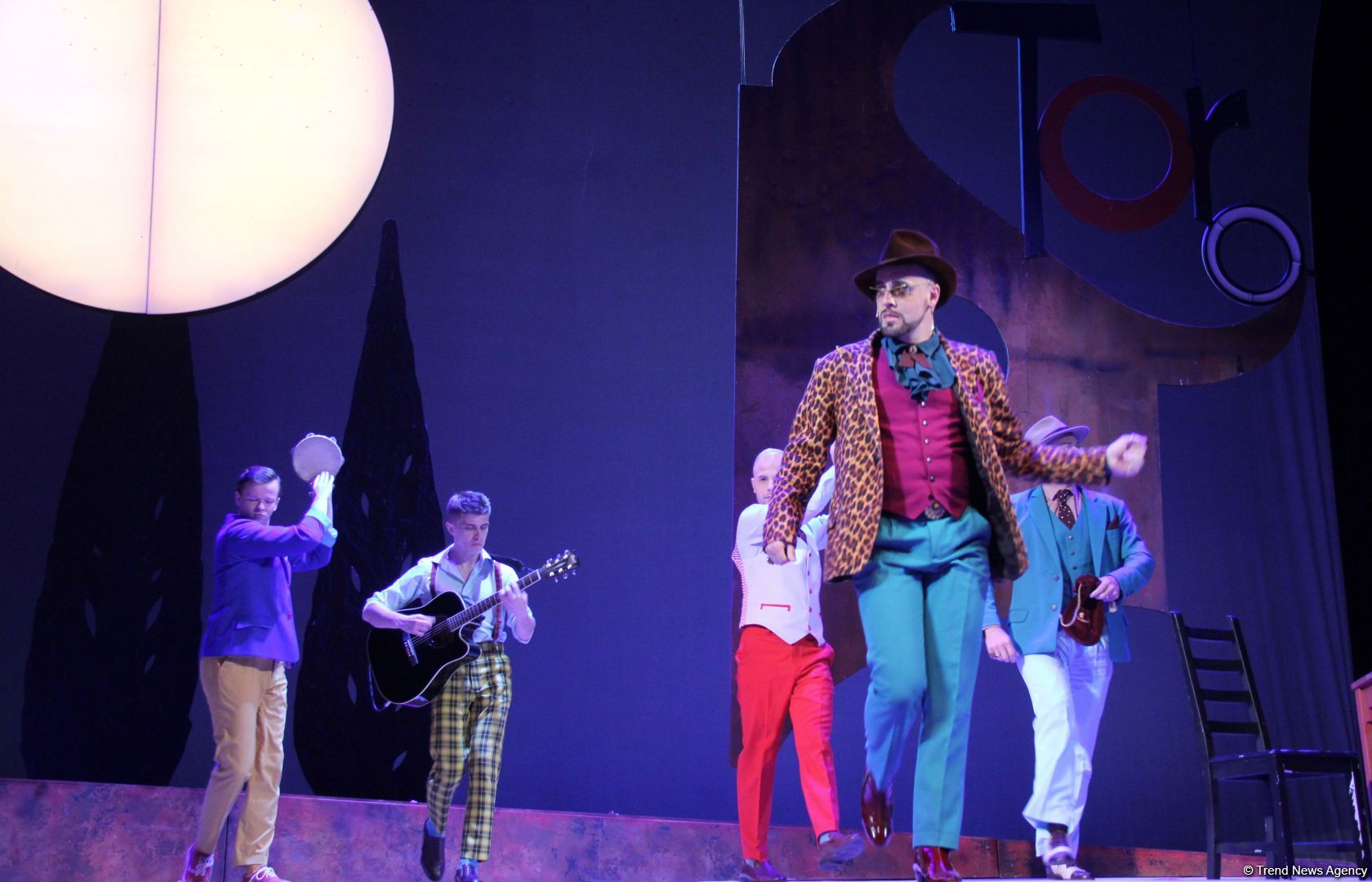 Российские актеры в Баку представили потрясающую новую версию мировой классики "Собака на сене" (ВИДЕО, ФОТО)