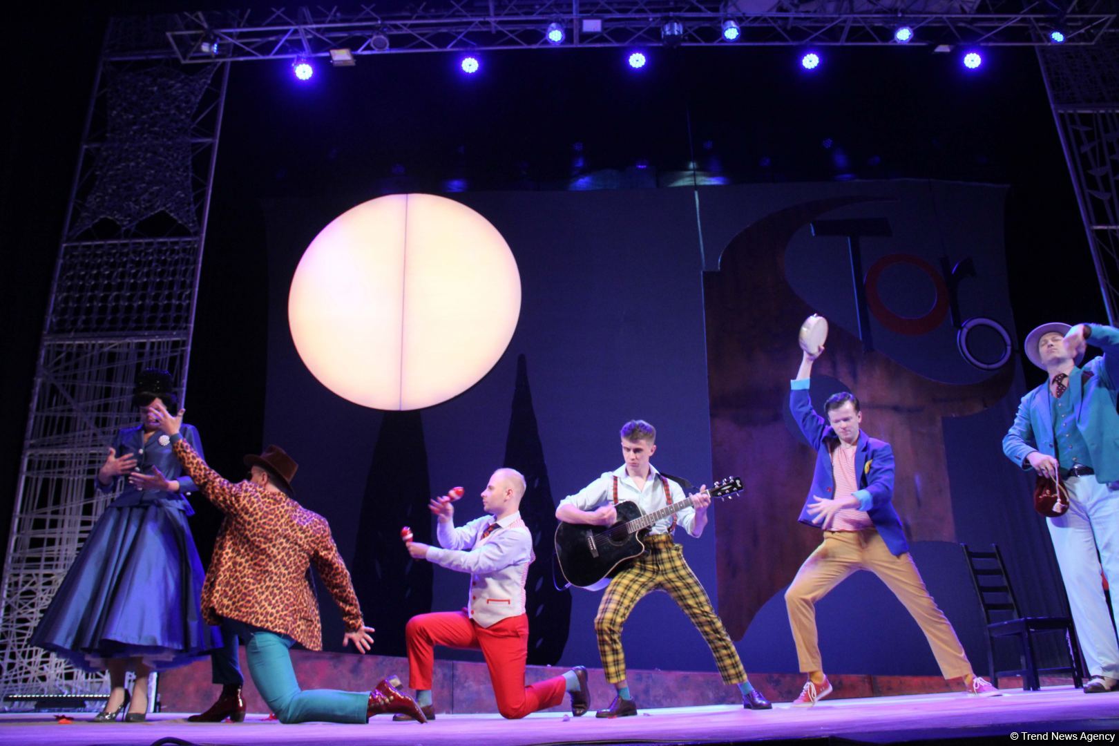 Российские актеры в Баку представили потрясающую новую версию мировой классики "Собака на сене" (ВИДЕО, ФОТО)