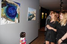 В QGallery открылась выставка Фарах Гаджизаде "Таинство света" (ФОТО)