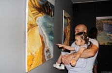 В QGallery открылась выставка Фарах Гаджизаде "Таинство света" (ФОТО)