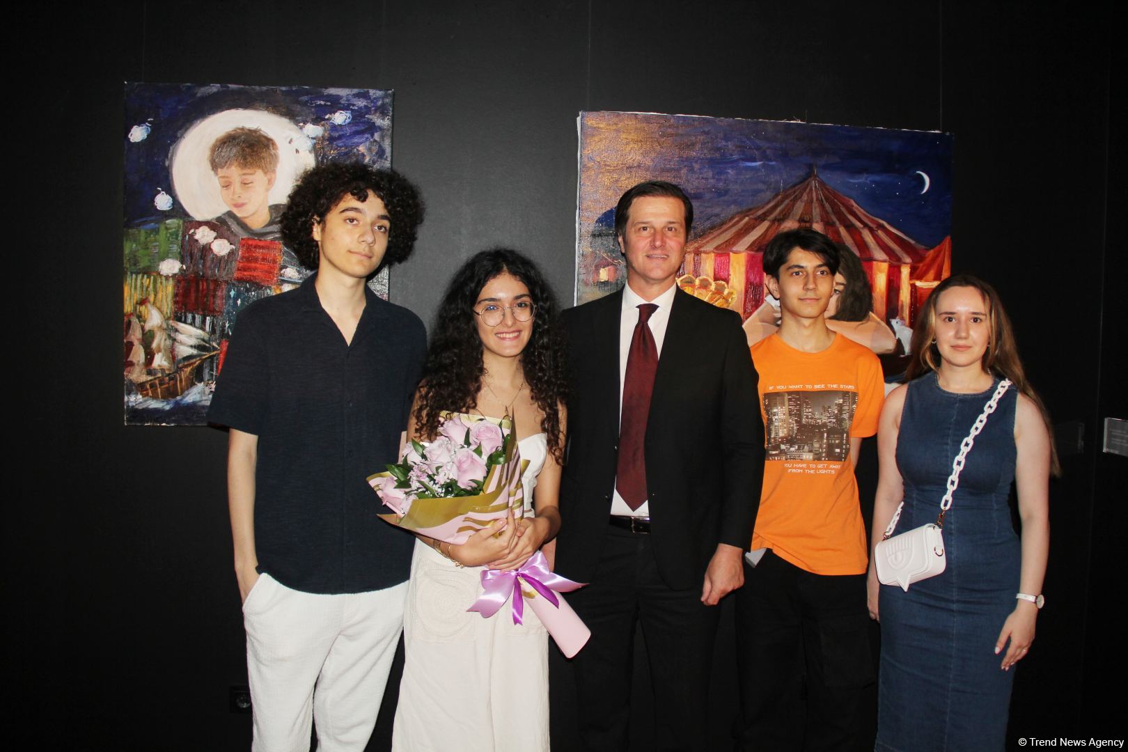 В QGallery открылась выставка Фарах Гаджизаде "Таинство света" (ФОТО)