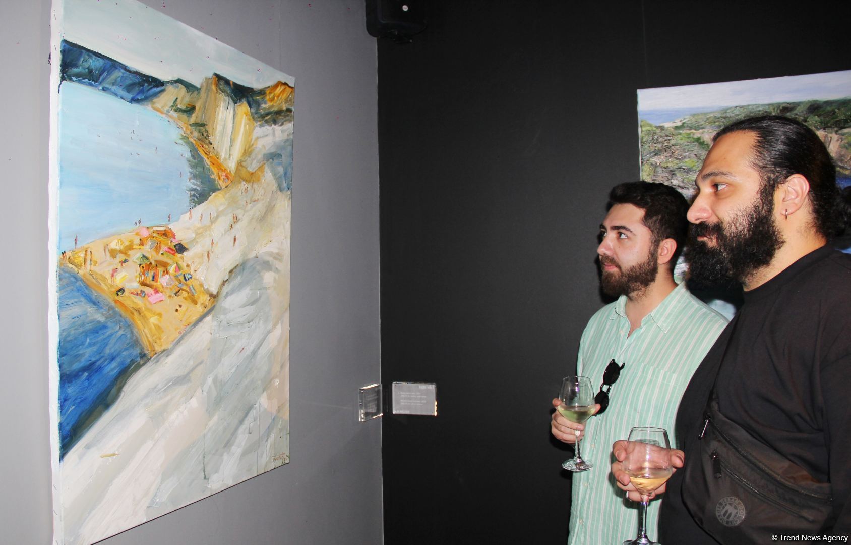 В QGallery открылась выставка Фарах Гаджизаде "Таинство света" (ФОТО)